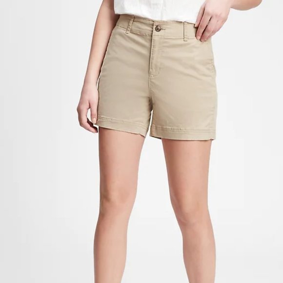 NWT Women  Uniform Petite Gap 5'' Mid Rise Khaki Shorts with Washwell™ - Picture 1 of 3